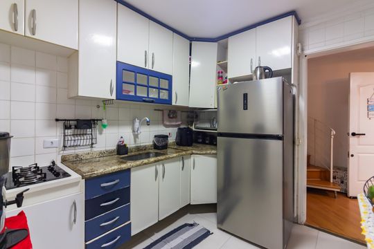Cozinha  de casa de condomínio para alugar com 2 quartos, 85m² em Granja Viana, Cotia