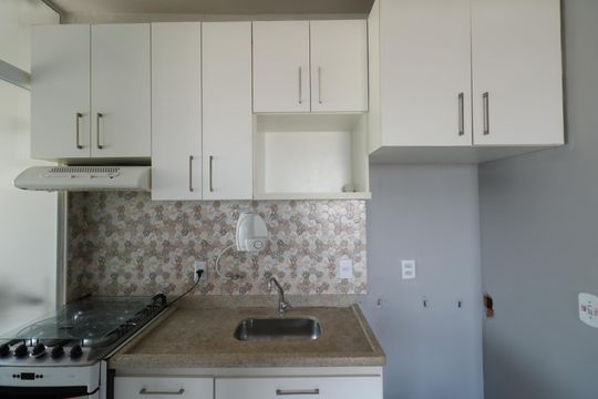 Cozinha de apartamento para alugar com 2 quartos, 45m² em Canhema, Diadema