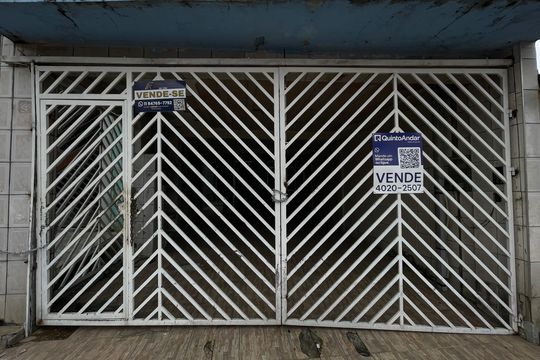 Fachada+Placa de casa para alugar com 2 quartos, 130m² em Jardim Miriam, São Paulo