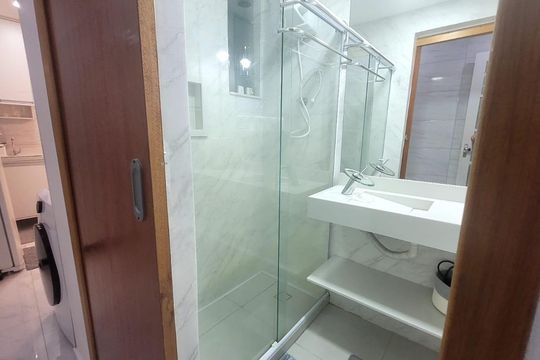Banheiro de apartamento à venda com 1 quarto, 36m² em Praça da Bandeira, Rio de Janeiro