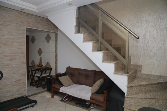 Sala de casa de condomínio à venda com 2 quartos, 63m² em Vila Carmosina, São Paulo