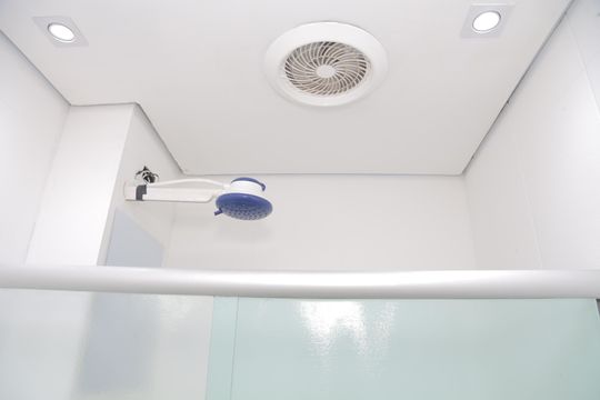 Banheiro de casa de condomínio à venda com 2 quartos, 63m² em Vila Carmosina, São Paulo
