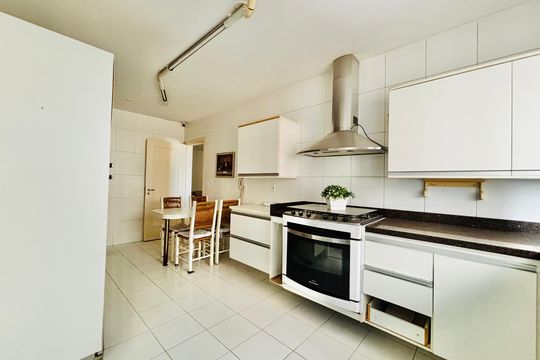Cozinha  de apartamento à venda com 4 quartos, 175m² em Alphaville Industrial, Barueri