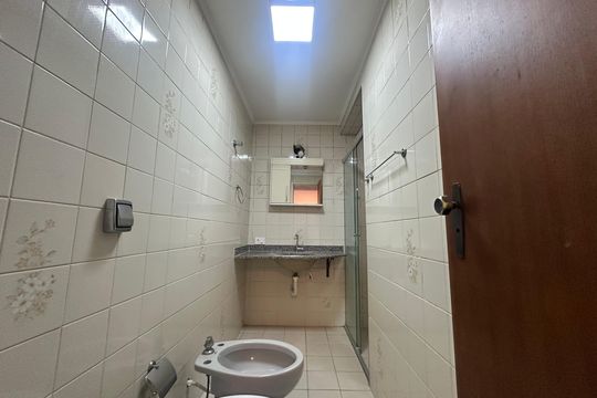 Banheiro de apartamento para alugar com 2 quartos, 75m² em Centro, Barueri