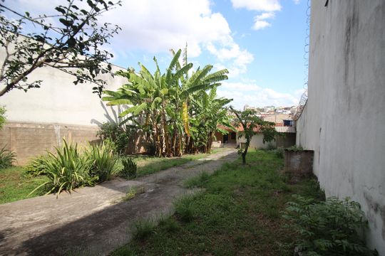 Quintal de casa para alugar com 2 quartos, 80m² em Novo Riacho, Contagem