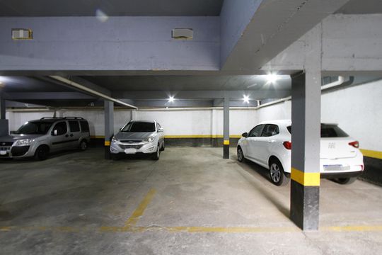 Garagem de apartamento à venda com 3 quartos, 165m² em Coração Eucarístico, Belo Horizonte