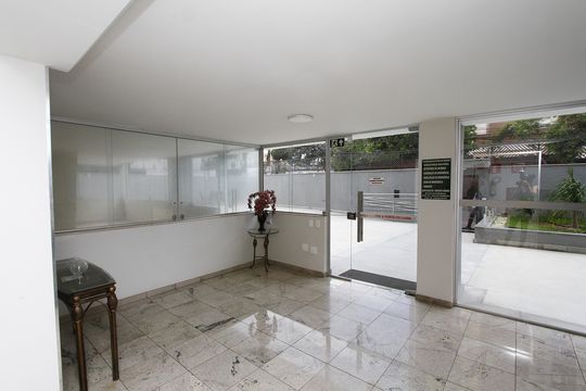 Hall de entrada de apartamento à venda com 3 quartos, 165m² em Coração Eucarístico, Belo Horizonte