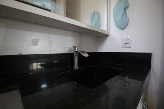 Banheiro  de apartamento à venda com 2 quartos, 66m² em Vila Suzana, São Paulo