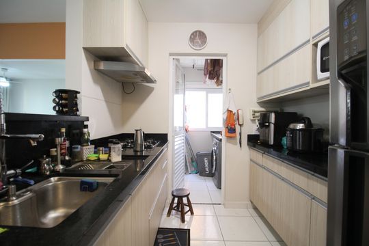 Cozinha de apartamento à venda com 2 quartos, 66m² em Vila Suzana, São Paulo