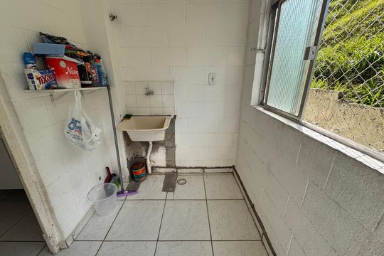 Área de Serviço de apartamento para alugar com 2 quartos, 50m² em Jardim Rio das Pedras, Cotia