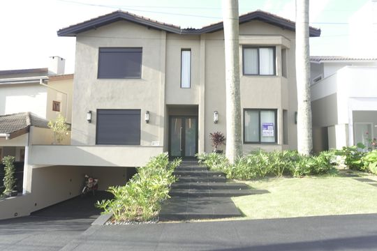 Fachada de casa de condomínio à venda com 3 quartos, 420m² em Alphaville, Santana de Parnaíba