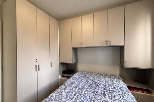 Quarto de apartamento à venda com 2 quartos, 47m² em Quitaúna, Osasco