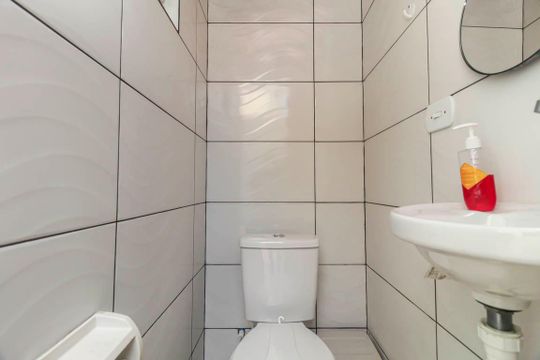 Banheiro de Serviço de casa à venda com 4 quartos, 205m² em Vila Alzira, São Paulo