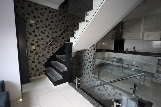 Sala de casa para alugar com 2 quartos, 64m² em Vila Alice, Santo André
