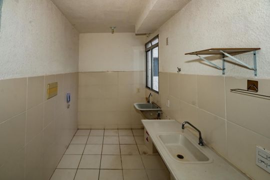 Cozinha e Área de Serviço de apartamento para alugar com 2 quartos, 48m² em Santa Amelia, Belo Horizonte