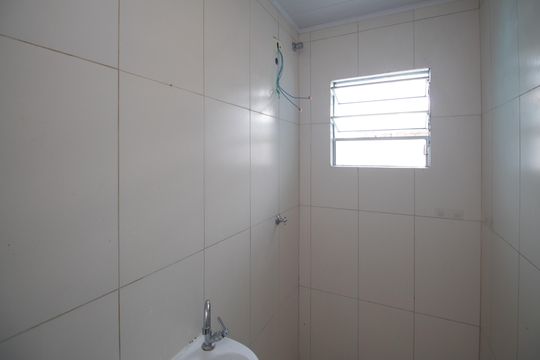 Banheiro  de apartamento para alugar com 1 quarto, 24m² em Vila Medeiros, São Paulo