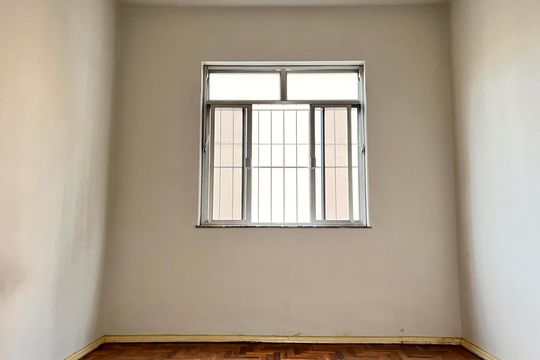 Quarto 1 de apartamento para alugar com 2 quartos, 61m² em Centro, Juiz de Fora