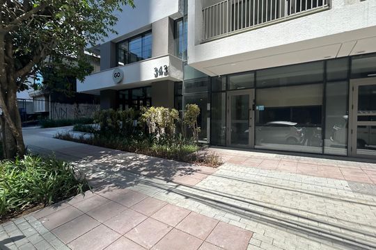 Fachada de kitnet/studio para alugar com 1 quarto, 24m² em Jardim das Acacias, São Paulo