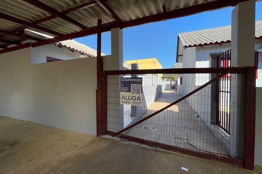 Placa Instalada em 25/09/2026 - Cod.ZHXM-34 de casa para alugar com 2 quartos, 42m² em Santos Dumont, São Leopoldo