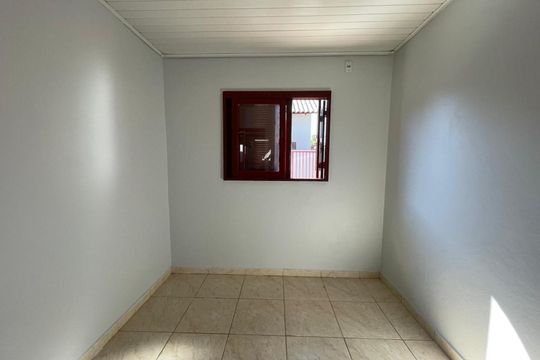 Quarto 1 de casa para alugar com 2 quartos, 42m² em Santos Dumont, São Leopoldo