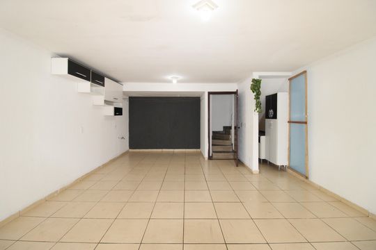 Garagem de casa de condomínio para alugar com 3 quartos, 115m² em Vila Carmosina, São Paulo