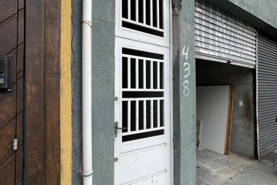 Fachada  de casa para alugar com 1 quarto, 50m² em Burgo Paulista, São Paulo
