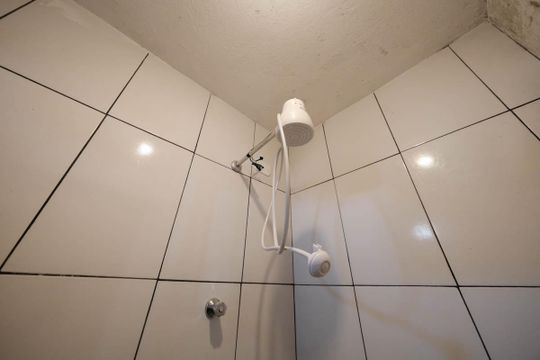 Banheiro de casa para alugar com 1 quarto, 50m² em Burgo Paulista, São Paulo