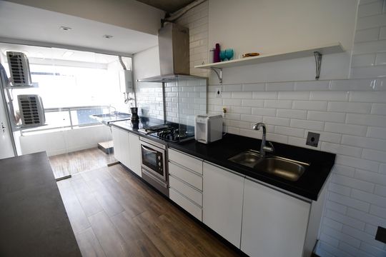 Cozinha de apartamento à venda com 1 quarto, 70m² em Cambuí, Campinas