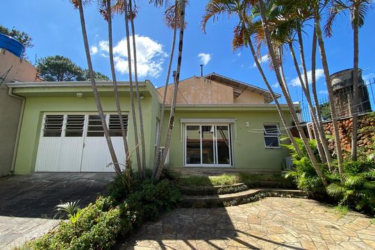 Área externa de casa à venda com 3 quartos, 277m² em Cavalhada, Porto Alegre