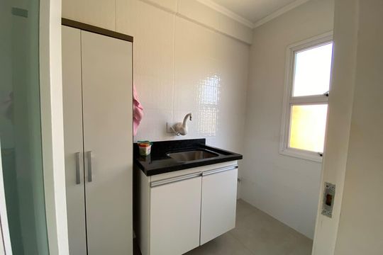 Área de serviço de casa à venda com 3 quartos, 277m² em Cavalhada, Porto Alegre