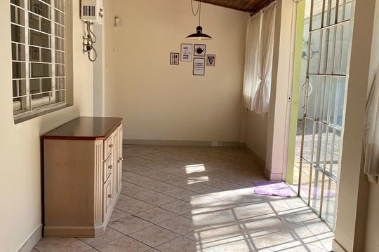 Área externa de casa à venda com 3 quartos, 277m² em Cavalhada, Porto Alegre