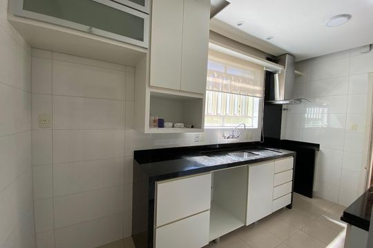 Cozinha de casa à venda com 3 quartos, 277m² em Cavalhada, Porto Alegre