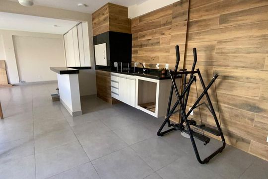 Área externa de casa à venda com 3 quartos, 277m² em Cavalhada, Porto Alegre