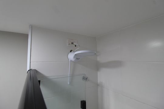 Banheiro da Suíte de apartamento para alugar com 1 quarto, 25m² em Vila Nova Conceição, São Paulo