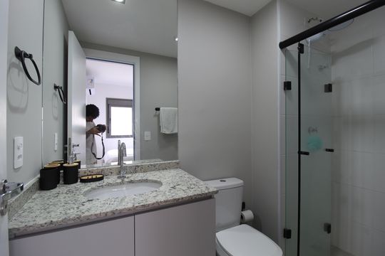 Banheiro da Suíte de apartamento para alugar com 1 quarto, 25m² em Vila Nova Conceição, São Paulo