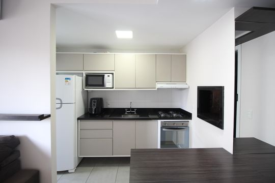 Cozinha de apartamento para alugar com 1 quarto, 42m² em Jardim do Salso, Porto Alegre