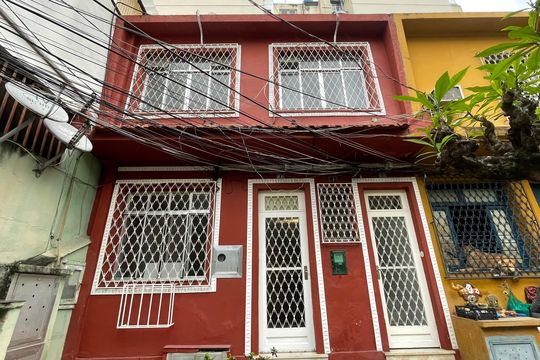 Fachada de casa à venda com 3 quartos, 55m² em Tijuca, Rio de Janeiro