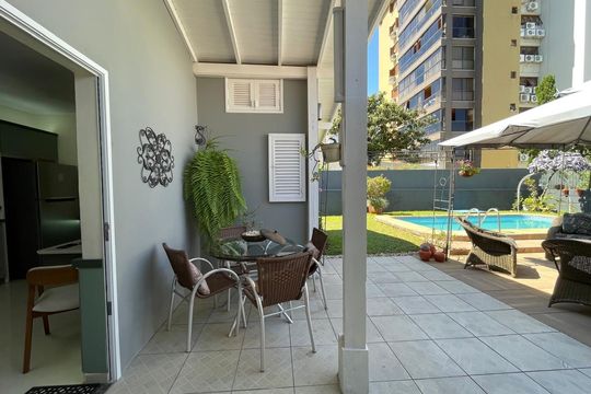 Casa à venda com 3 quartos, 176m² em Vila Nova, Novo Hamburgo