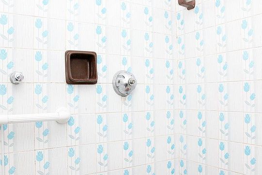 Banheiro de kitnet/studio à venda com 1 quarto, 32m² em Centro Histórico, Porto Alegre