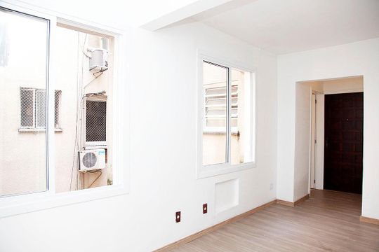 Studio - Sala / Quarto de kitnet/studio à venda com 1 quarto, 32m² em Centro Histórico, Porto Alegre