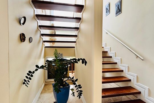 Escada  de casa de condomínio para alugar com 6 quartos, 550m² em Jardim Paulista, Barueri
