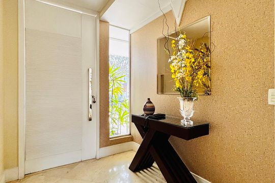 Entrada  de casa de condomínio para alugar com 6 quartos, 550m² em Jardim Paulista, Barueri