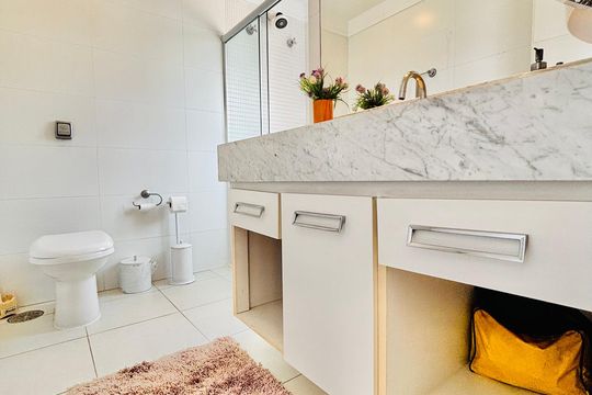 Banheiro da Suíte 2 de casa de condomínio para alugar com 6 quartos, 550m² em Jardim Paulista, Barueri