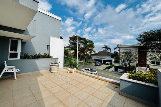 Sacada  de casa de condomínio para alugar com 6 quartos, 550m² em Jardim Paulista, Barueri