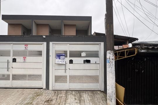 Fachada de casa à venda com 3 quartos, 140m² em Cidade Líder, São Paulo