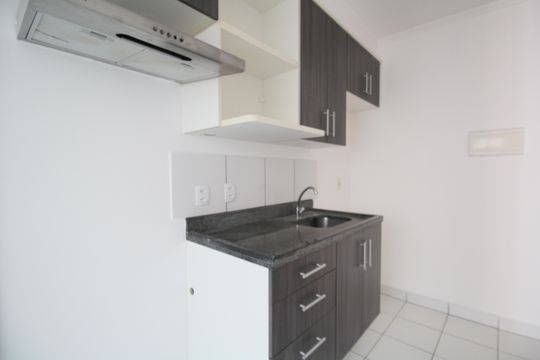 Cozinha de apartamento para alugar com 2 quartos, 50m² em Vila das Belezas, São Paulo