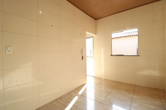 Cozinha da Edícula de casa para alugar com 3 quartos, 70m² em Residencial Integração, Uberlândia