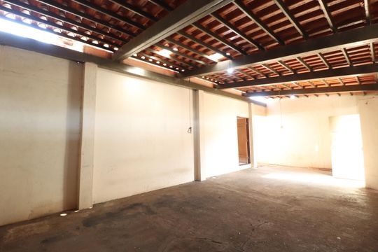 Garagem de casa para alugar com 3 quartos, 70m² em Residencial Integração, Uberlândia