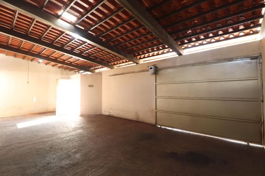 Garagem de casa para alugar com 3 quartos, 70m² em Residencial Integração, Uberlândia