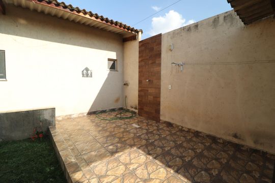 Quintal de casa para alugar com 3 quartos, 70m² em Residencial Integração, Uberlândia